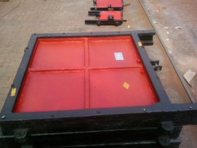 鑄鐵鑲銅閘門(mén)是鑄鐵閘門(mén)的一大分類(lèi)，雲(yún)瑞水利